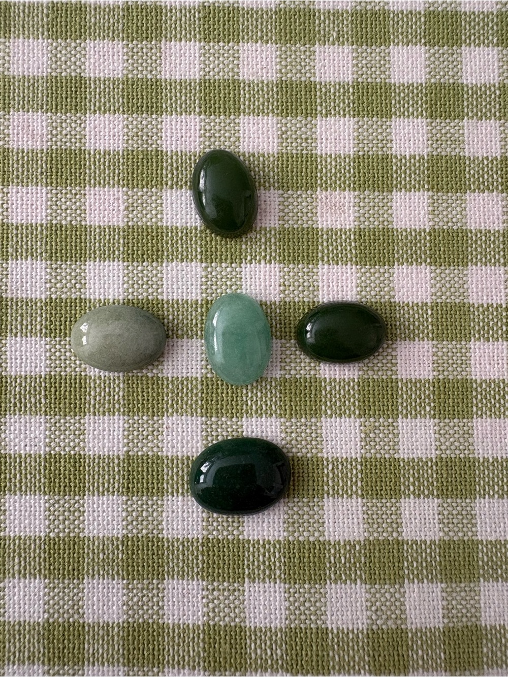 Loose jade stones